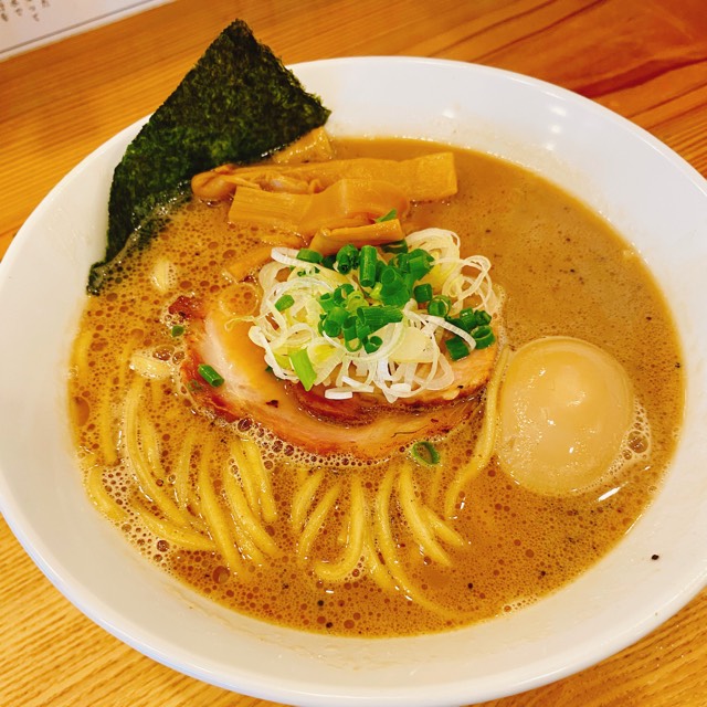 豚魚らーめん味玉 at 麺道 ひとひら

タイミングよく並ばす食べれてラッキー
相変わらず味玉が神ってました #毎日がラーメン ramendays.jp/post/b1bd383f-…