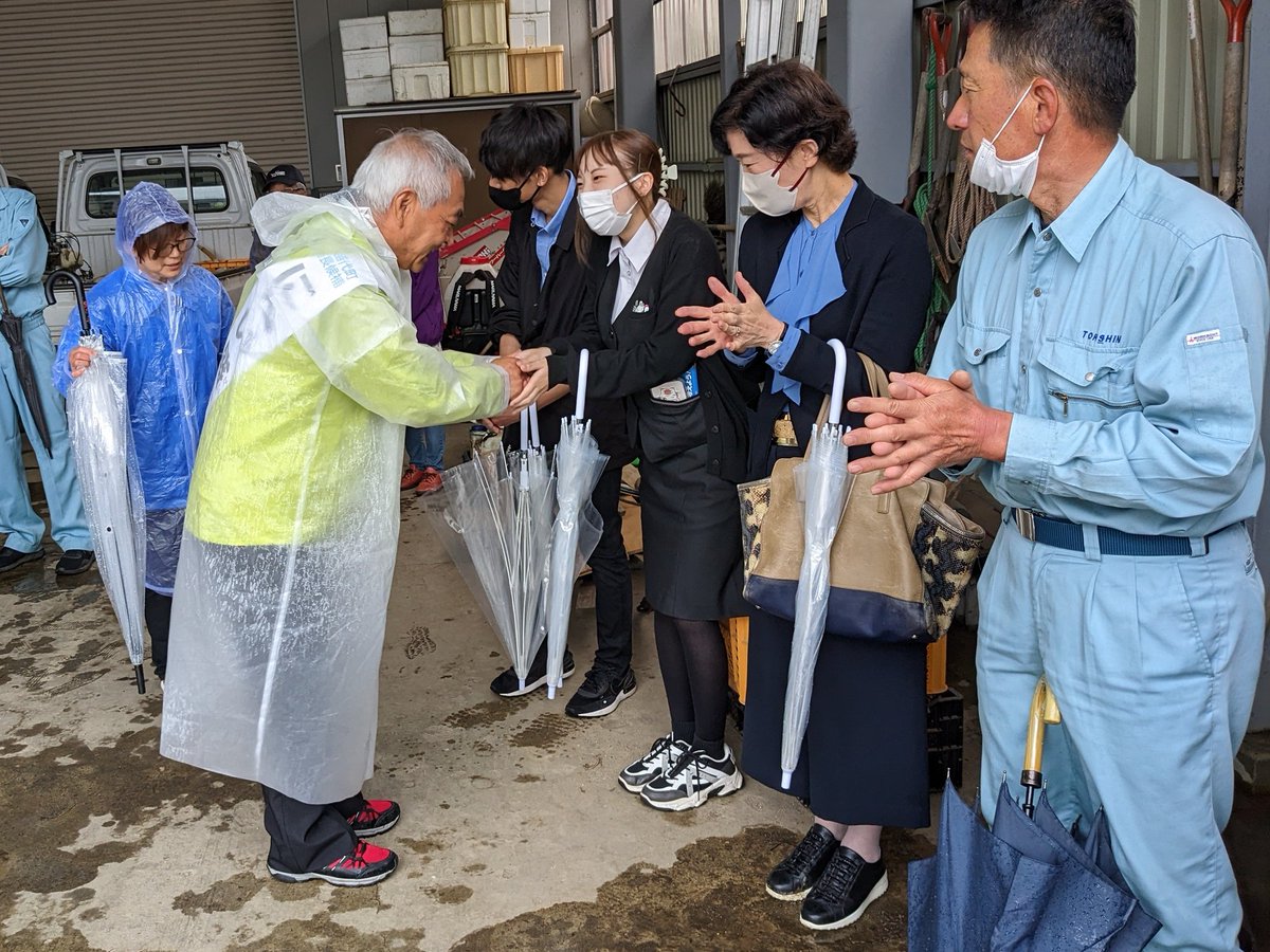 Nihei_S_support's tweet photo. こんにちは、にへい盛一 ＠ 後援会です。

#神田荘 さんのスペースをお借りしての街頭演説🚐🎙️
雨の中、集まっていただき温かいご声援、本当にありがとうございました🩵

#にへい盛一
#猪苗代
#猪苗代町
#猪苗代町長選挙 https://t.co/rfKwU93FUs