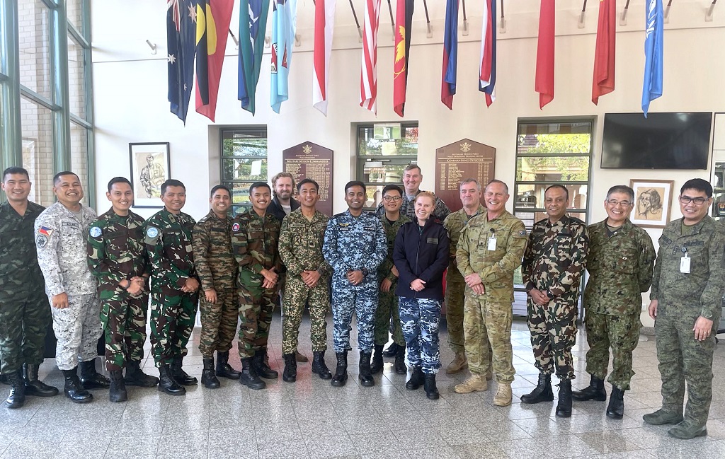 Joint_Staff_Col's tweet photo. COL EGASHIRA, senior research officer at the JPC participated in the UNSOC at the ADFPOTC as an instructor to strengthen cooperation with like-minded countries in the field of education.
#MOD #UN #ADFPOTC #FOIP #Australia
Website: https://t.co/St4hkKrvnG https://t.co/TGJZ8jAbpf