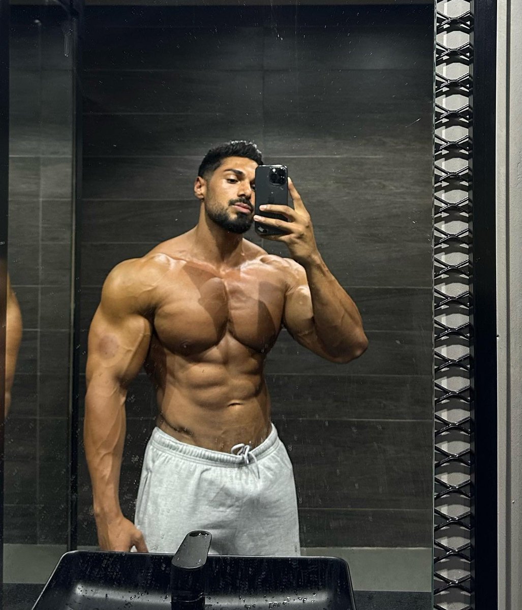 andreideiu_ on Twitter "Men in the mirror👏"