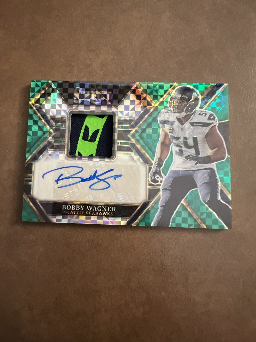 This is a sick patch from tonight’s pulls. 4/5 Bobby Wagner #2022selecthobby #thehobby #football #seahawks