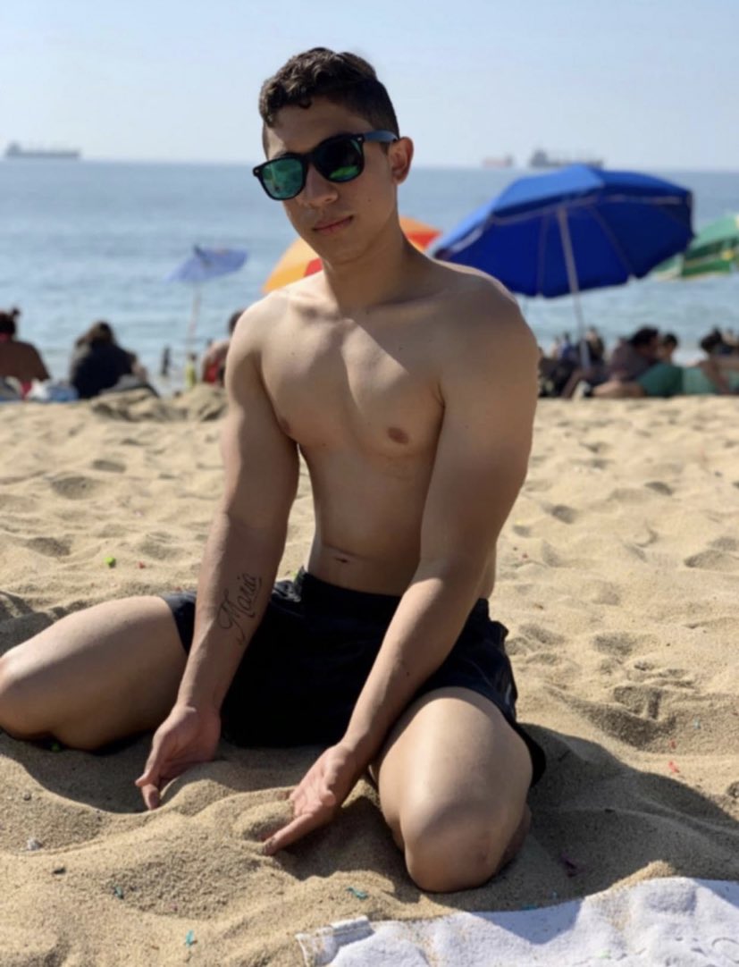 Davidmillervv98's tweet photo. Que prefieren invierno ❄️ o verano 😎? 

#like4like #like #Folllow #twitter #gntm #like https://t.co/wRk4kmsrIw