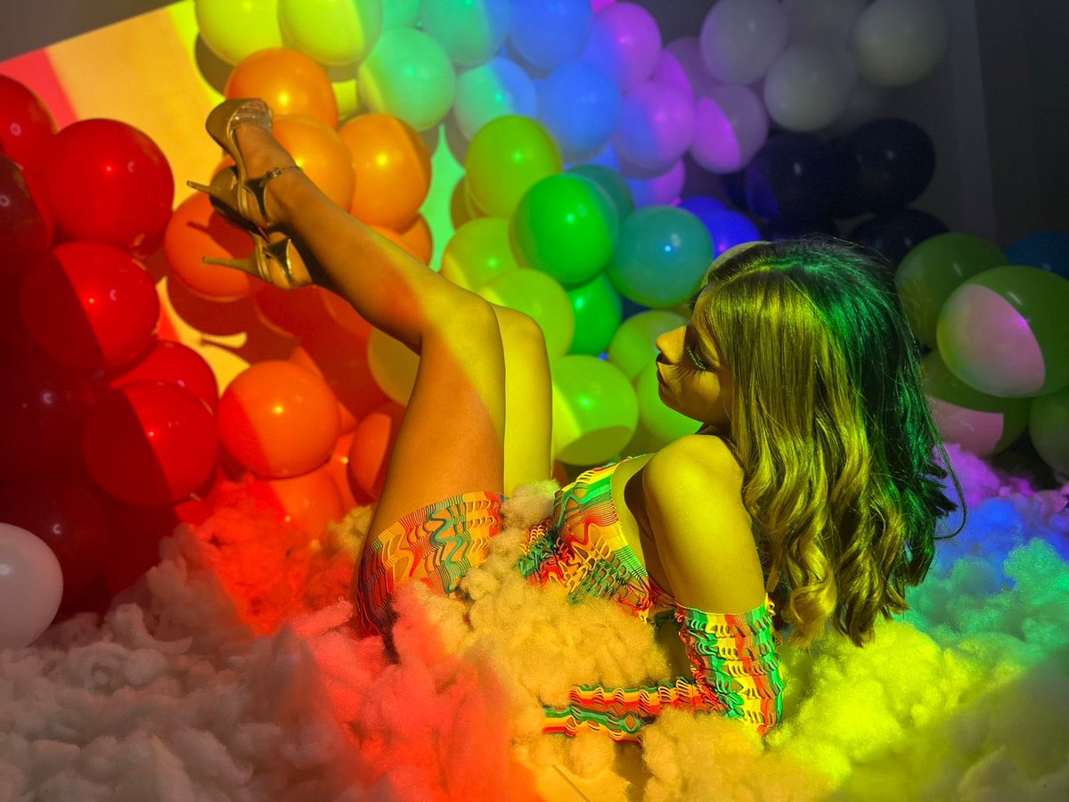 Oxiri24's tweet photo. Love is love 🌈🔥

@Cam4 

#Pride2023 #Latina #heels #streamergirl #love #USA https://t.co/dXD6XcHN4H