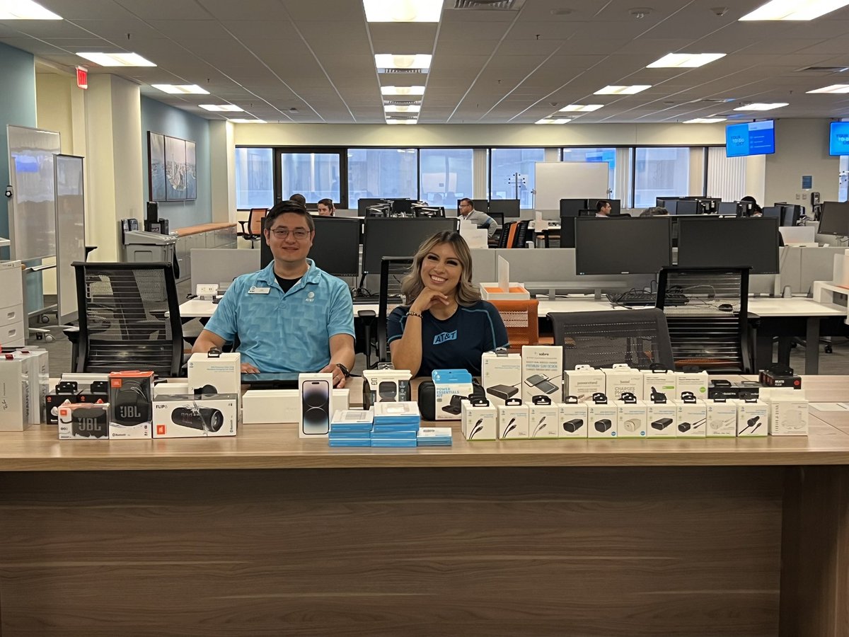 JordanSmithNTX's tweet image. Luis, @JESUSCORDERONTX, and Priscilla had a table set up for our new hires on the Business Fiber team above our #ATTEXP to assist with getting their services switched and discounts applied!! 

#lifeatatt @NTX_Market @dbustamante1210 @CaresseSimpson