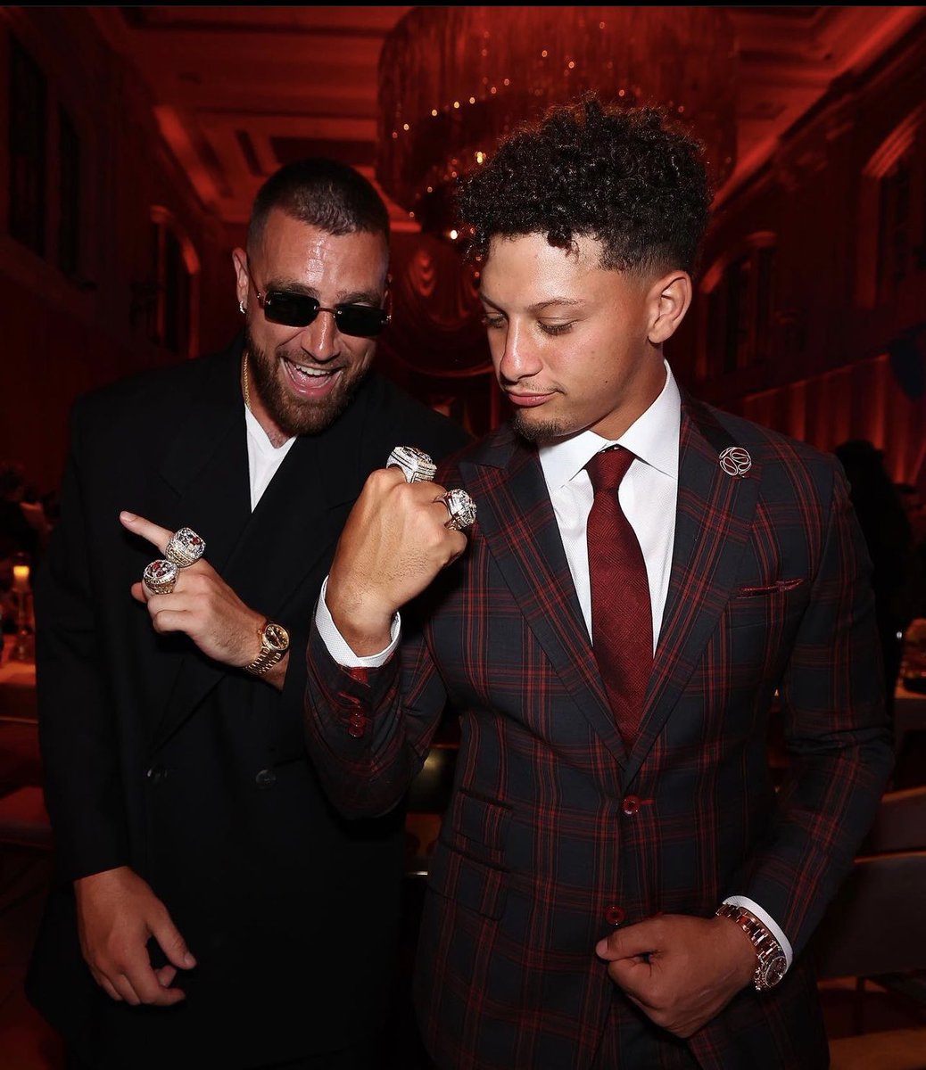 chiefstorm2's tweet photo. Greatest Duo of all Time https://t.co/8yGwY2DDJ6