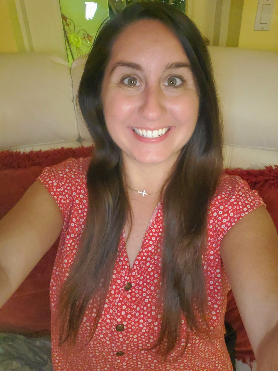 RaysTwinLizzie's tweet photo. Hello, It's me. The real me. I hope I didn't scare ya'll! 🤣🙈😆 #NoMakeUpKindaDay #EmbraceYOU #BeAuthenticallyYou #NoFilter https://t.co/AZnfukqHuR