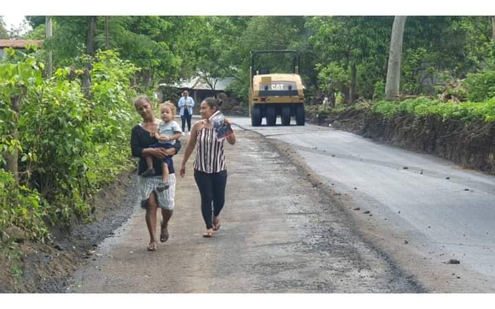 NicaraoNi's tweet photo. Construyen nuevas calles en la comarca Las Jagüitas
En el marco del Programa Calles para el Pueblo que tiene como objetivo  mejorar la calidad  de vida de las familias nicaragüenses https://t.co/fYbb81XaVt