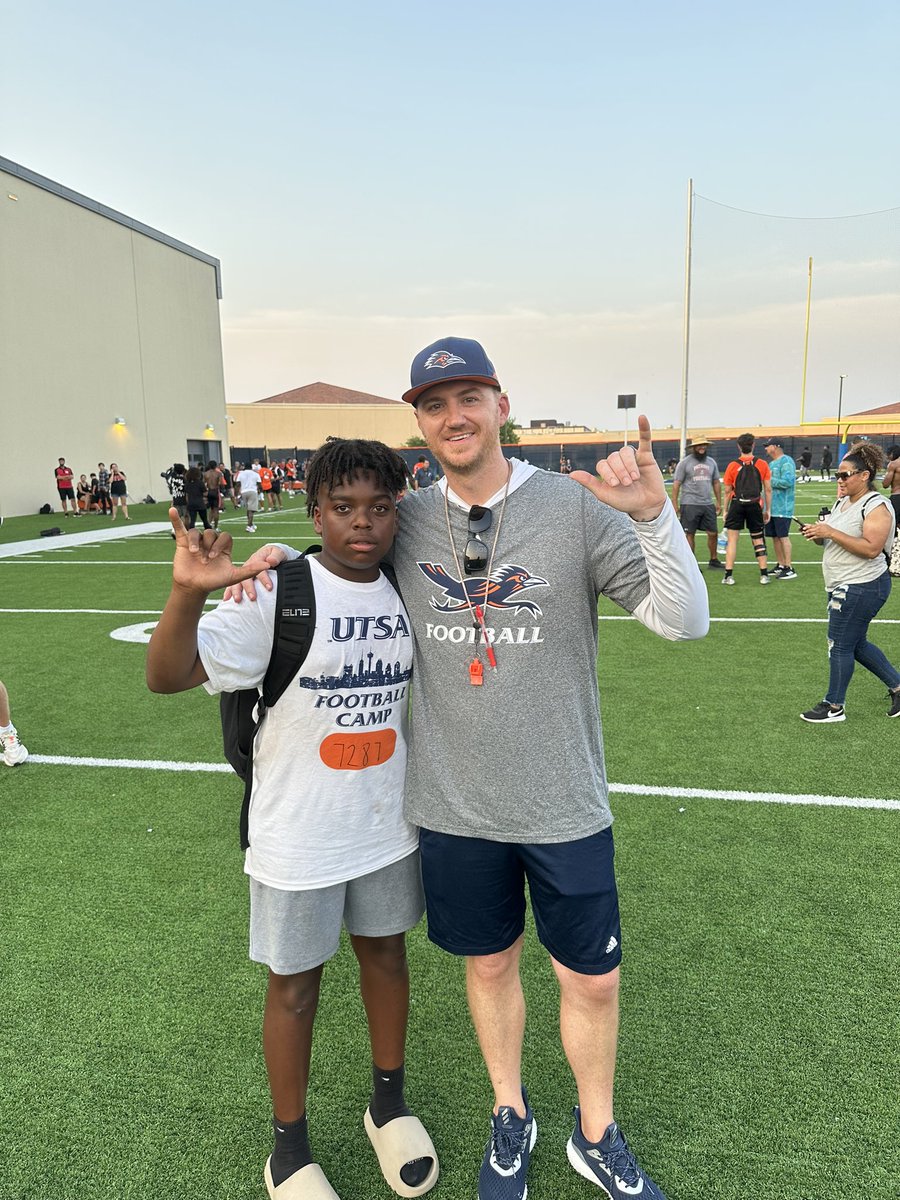 DJGreenTXQB's tweet photo. Had a Great time today @UTSAFTBL! Got in some good work. @CoachTraylor @CoachTPMiller @coachburo @YVQBacademy @CTJFootball https://t.co/Ukh7NkWOof