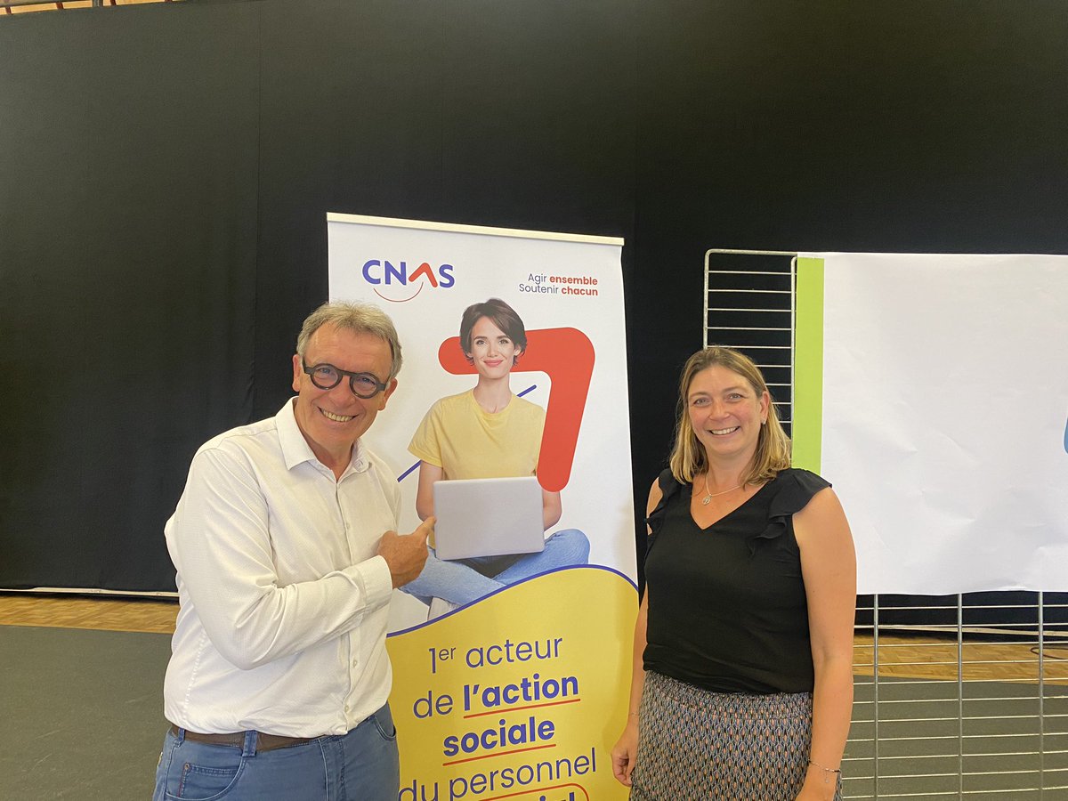 JpLeScornet's tweet photo. Le grand plaisir de retrouver une ancienne collègue @LaetitiaTestier à la journée RH @Mayenne_Ville organisée pour nos agents 
#CnasUnJourCnasToujours 
@cnasfrance  @cnasouest  #SouvenirSouvenir #LesBeauxJours @CardosoDavid53 https://t.co/zZBNyWgJAH