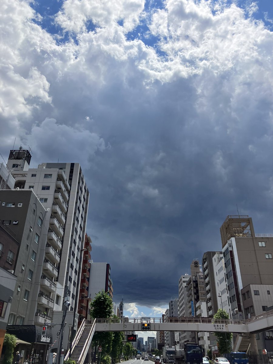 roto_houmon's tweet photo. この雲やばい

夕立　きそう https://t.co/UvZm6Uqzss
