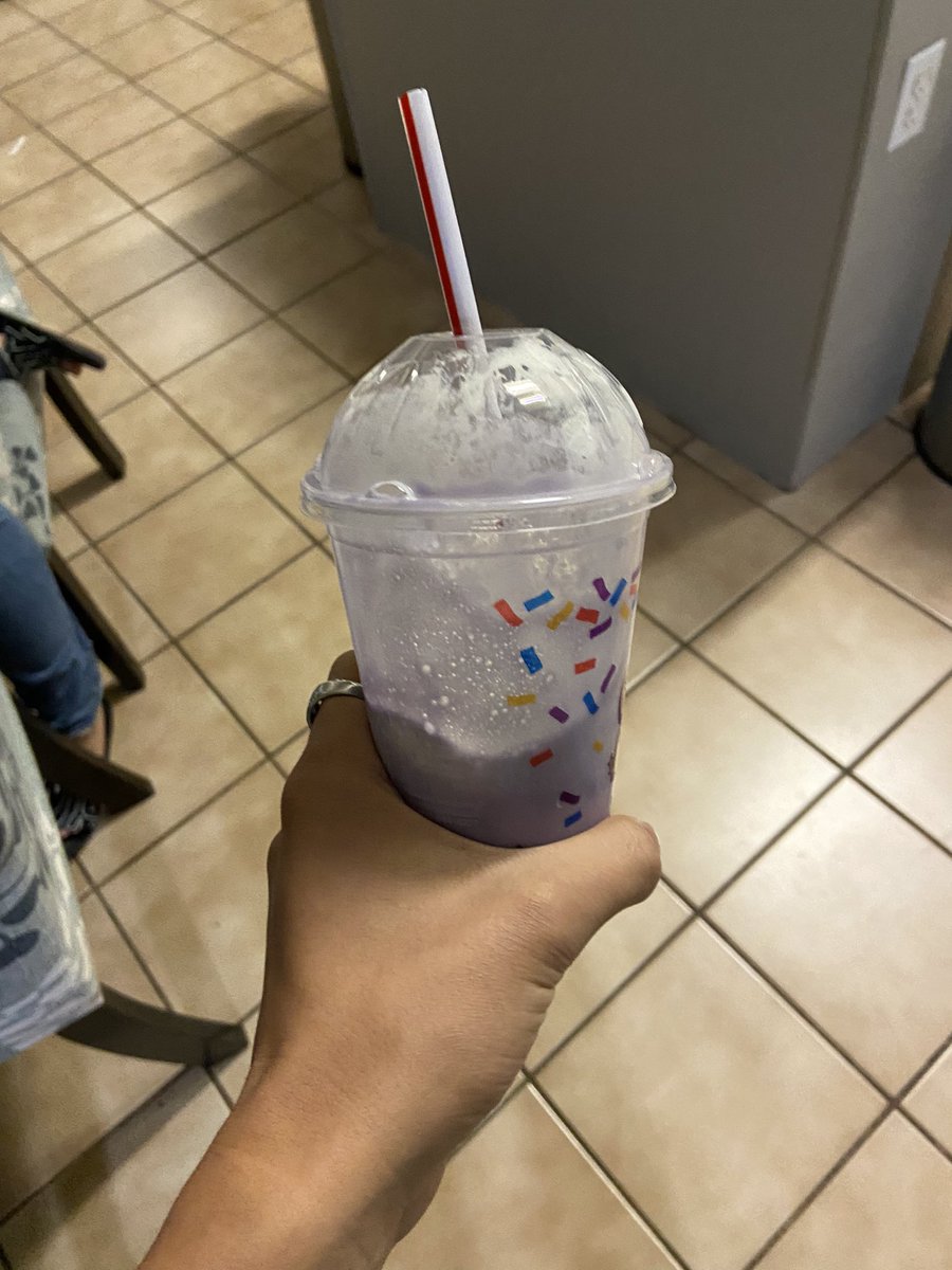 hyperpopsavedme's tweet photo. Just tried grimace shake. Notes of blueberry, birthday cake, vanilla, grimace meat. Very yum. Wish there was less grimace pulp. 8/10 https://t.co/QMMg6Z5xfv