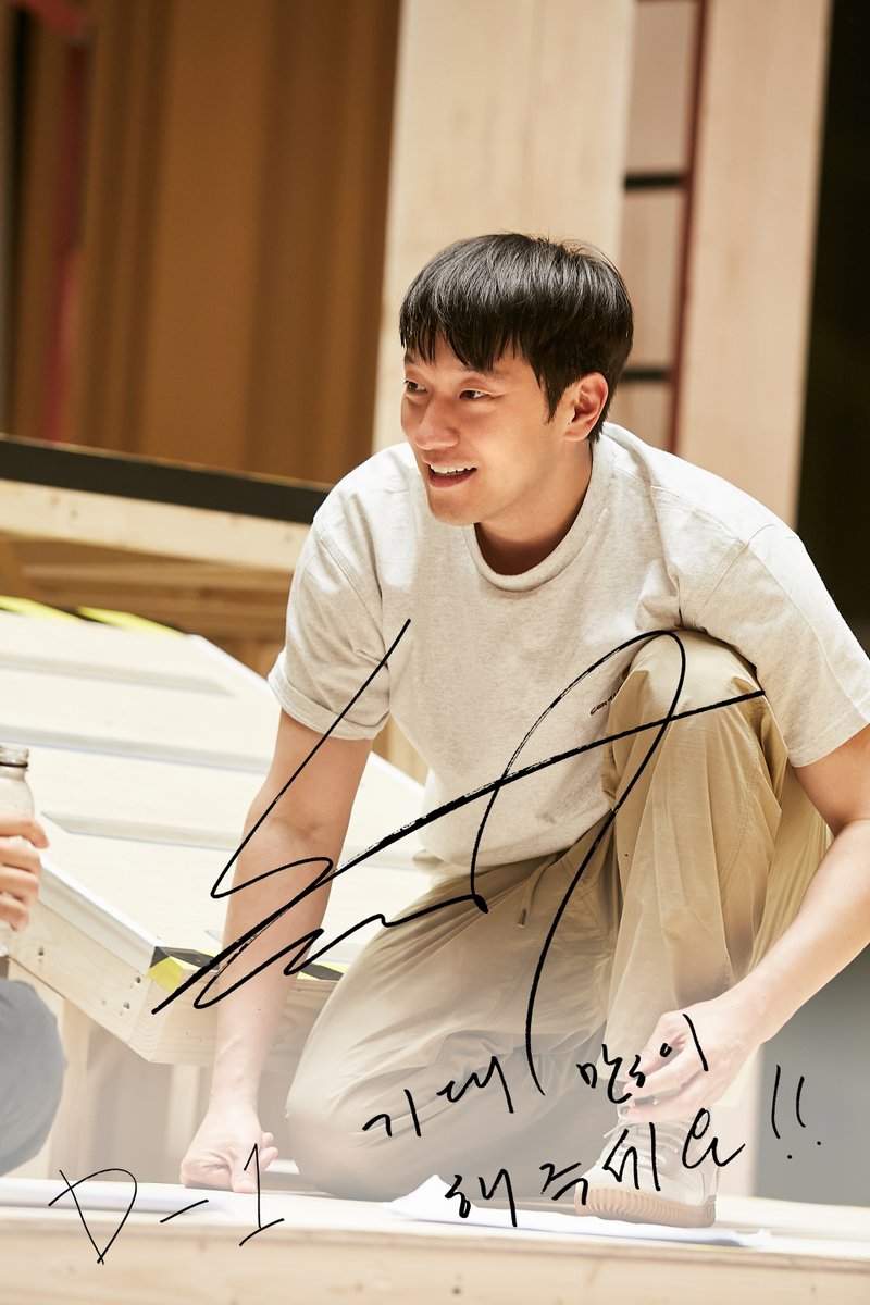 heavenmania_'s tweet photo. [나무 위의 군대] D-1

"여기만 있으면 적들을 몰아낼 수가 있는 거예요?
우리 섬에서?"

▪신병役 손석구▪

-
2023.06.20~08.05
LG아트센터 서울, U+ 스테이지
#연극 #나무위의군대
#김용준 #이도엽 #손석구 #최희서 https://t.co/ihvyXYswQ7