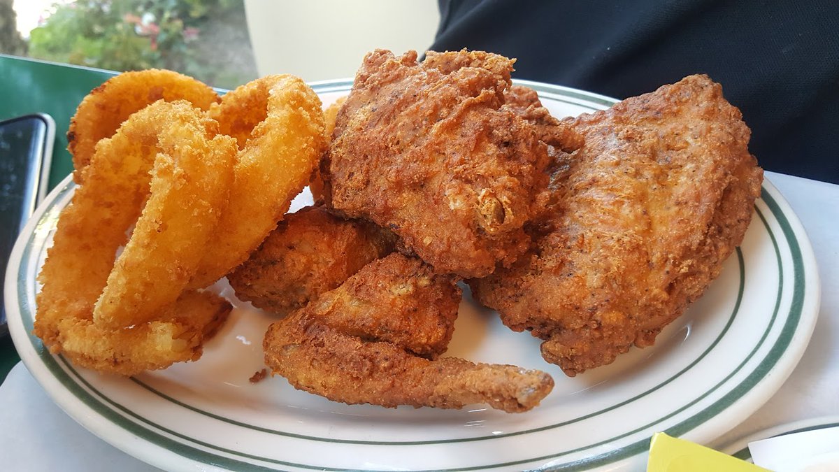 What sauces go well with fried chicken and onion rings?