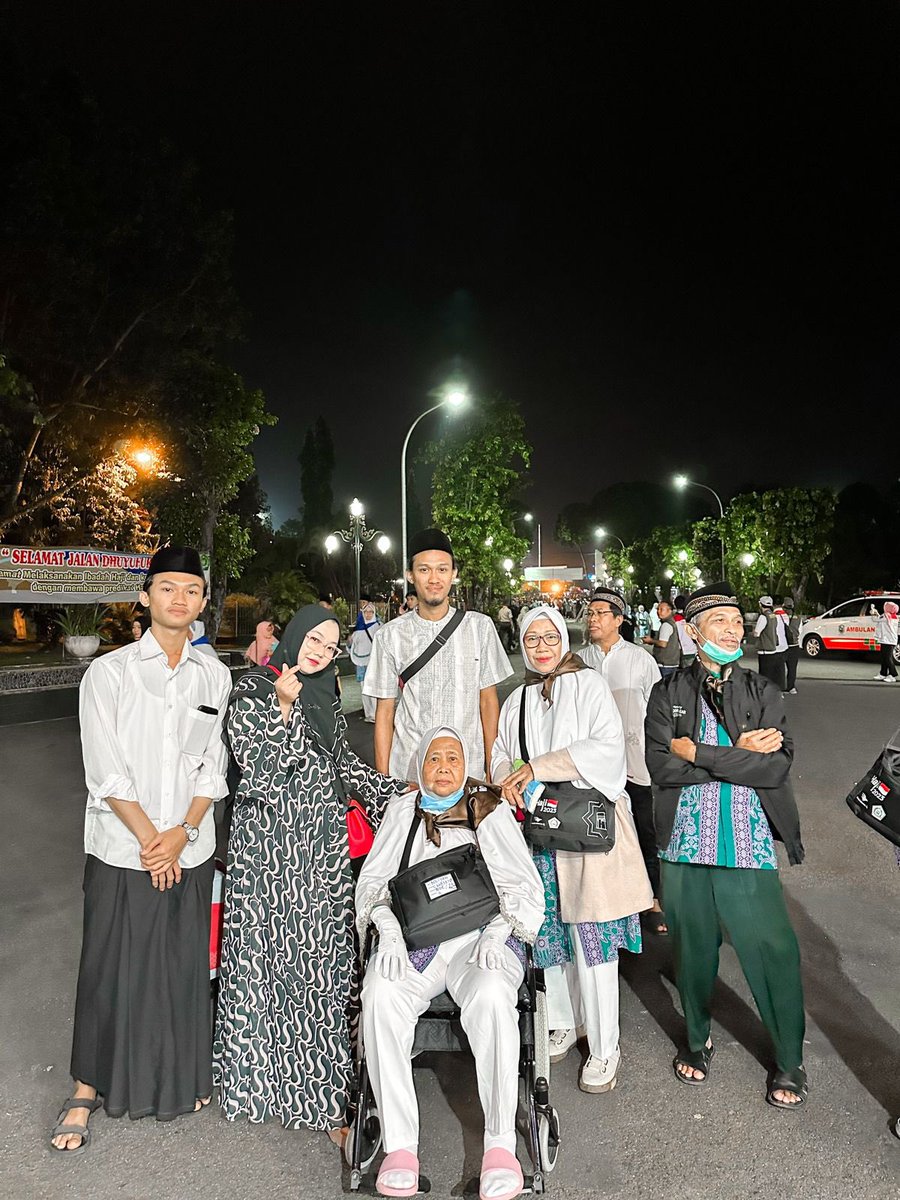 fian_priam's tweet photo. Hati2 ibu bapak mbaeh, selamat sampe tujuan, doain cepet nyusul ke🕋 aamiin https://t.co/jqdreb6l8y