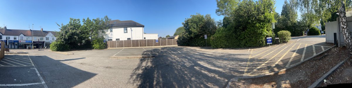 retrolou's tweet photo. unsurprisingly, as The Red House doesn’t open for breakfast - there are NO customers. like everyone else, I would be happy to pay or buy breakfast if they were actually open. ⁦@Observer_Owl⁩ https://t.co/jHucbuGNRQ