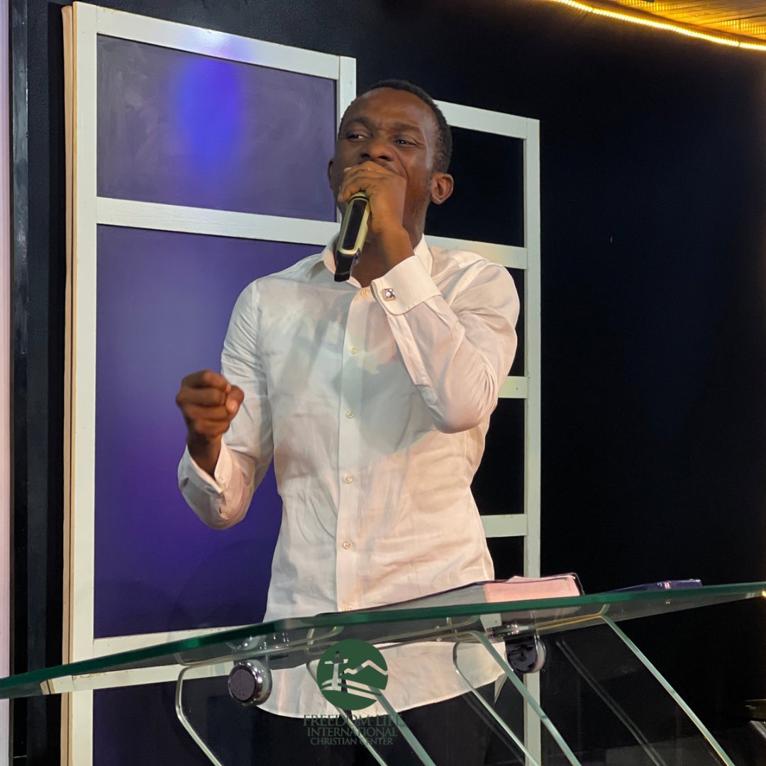 freedomlif510's tweet photo. DAY 40 || 50 DAYS EARLY MORNING PRAYER || 16TH JUNE 2023
THE WEALTH THAT WILL TURN YOUR LIFE AND STORY AROUND WILL ENTER YOUR HANDS IN THE NAME OF JESUS.
#PstRichardTochukwu
#freedomlife
#FLICC https://t.co/uWphZU1grH