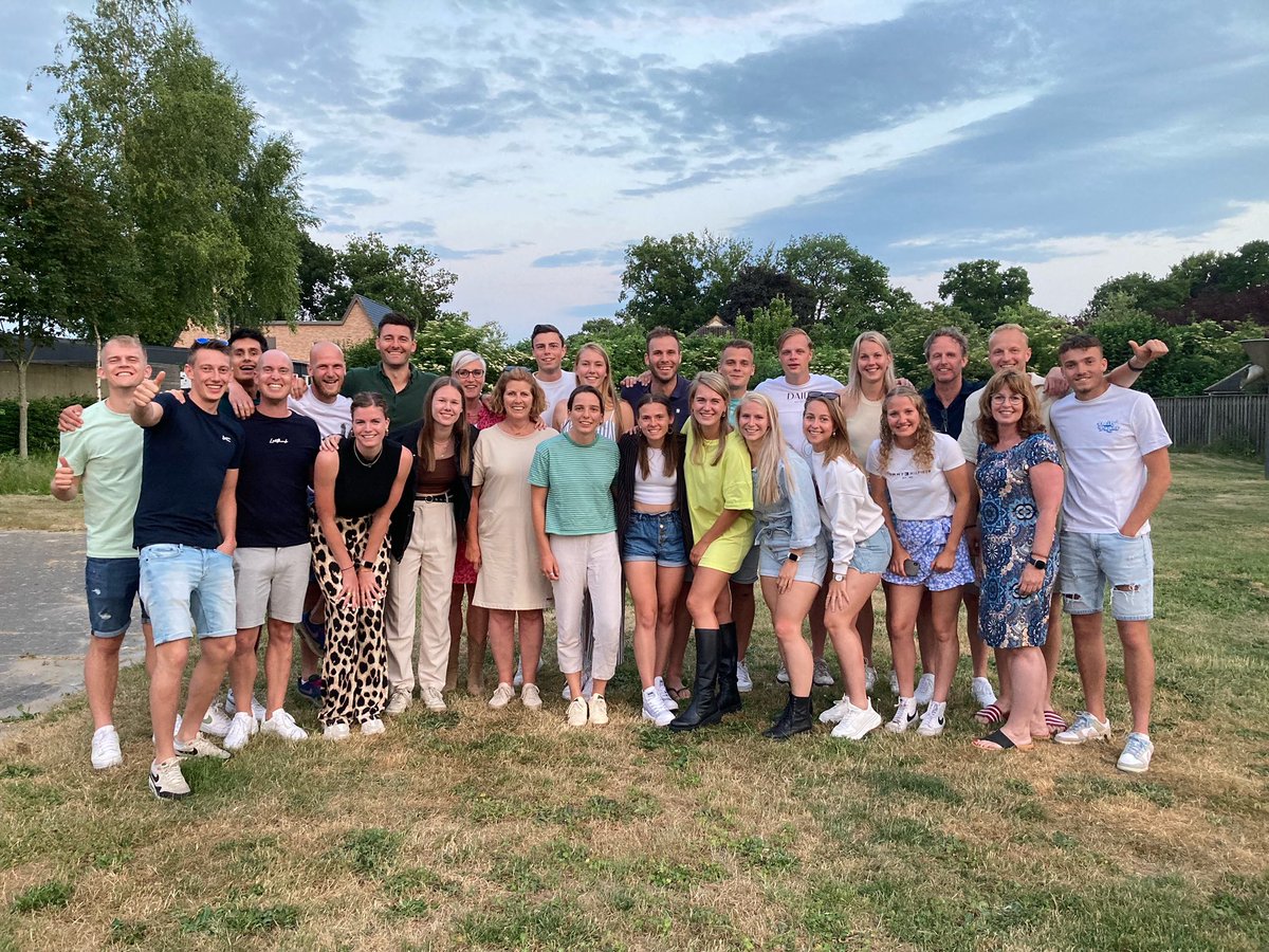 DOS46's tweet photo. De selectie en de staf van DOS'46 bedanken alle vrijwilligers en supporters voor hun inzet en steun afgelopen seizoen. 
We wensen iedereen een mooie vakantie! 🌞 https://t.co/YnuxHH7qx9