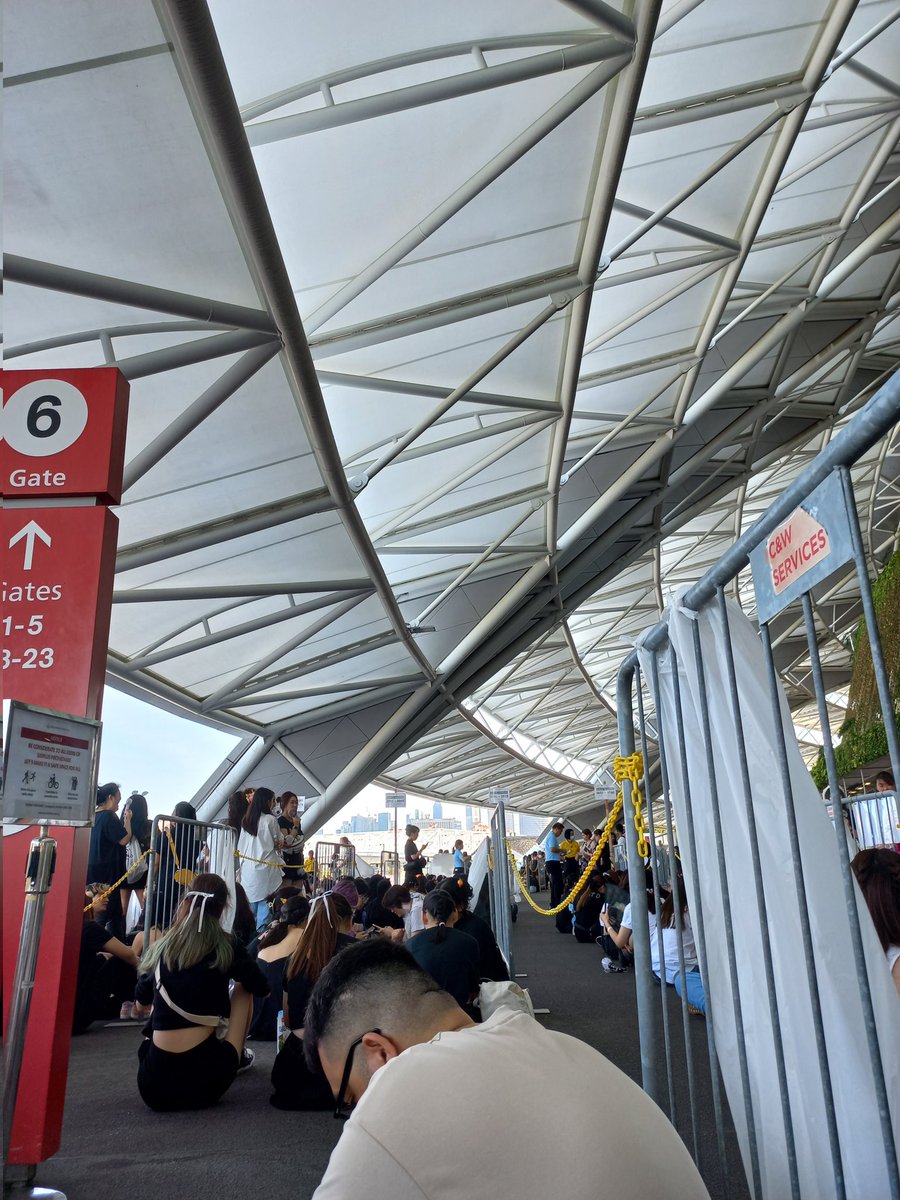 Jumping on a trend train.. they dont know i draw #yoonmin 😂

#SUGA_AGUSTD_TOUR_in_SINGAPORE