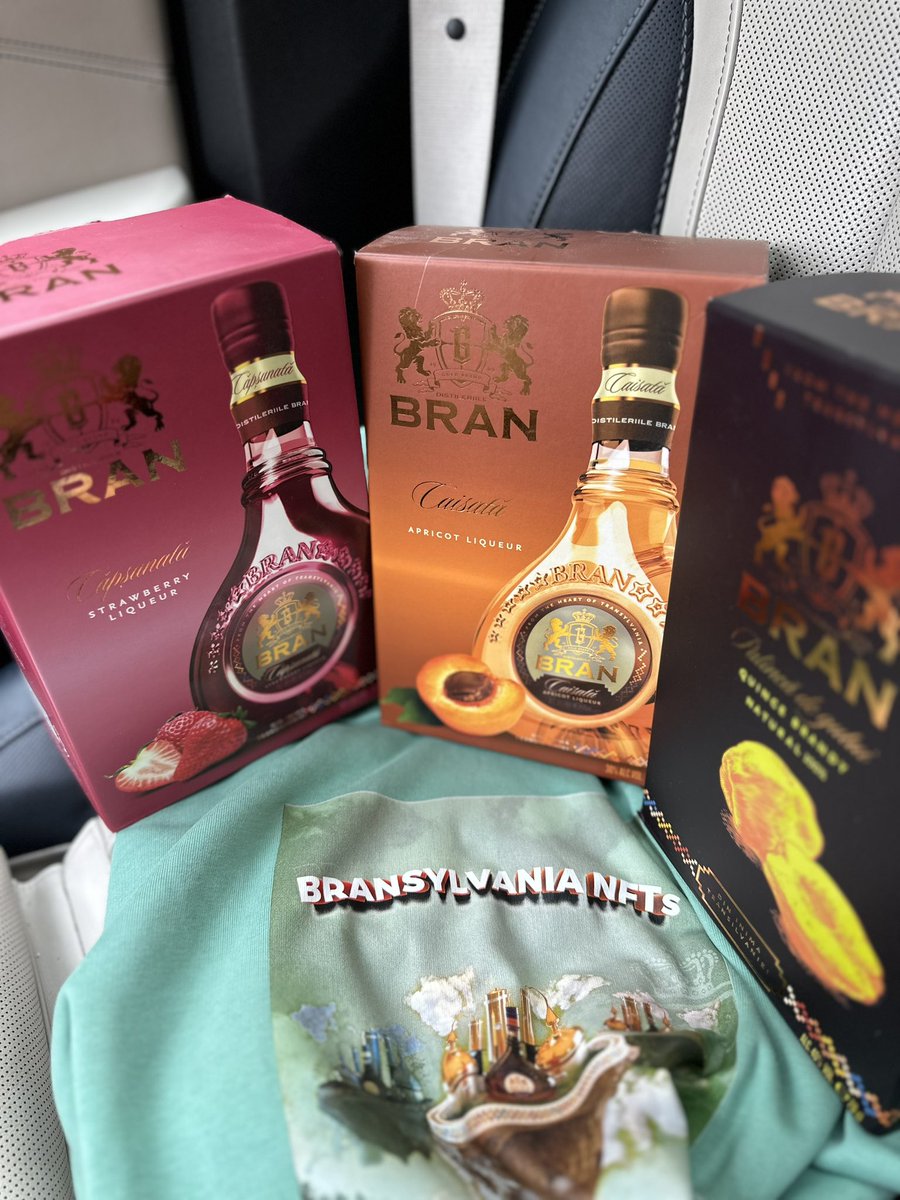 BranDaniel_1983's tweet photo. Weekend 😜🥂
#BransylvaniaNFTs #distileriilebran🇹🇩
@distileriile 

https://t.co/2iSQViRtpQ https://t.co/LLqZaevOXx