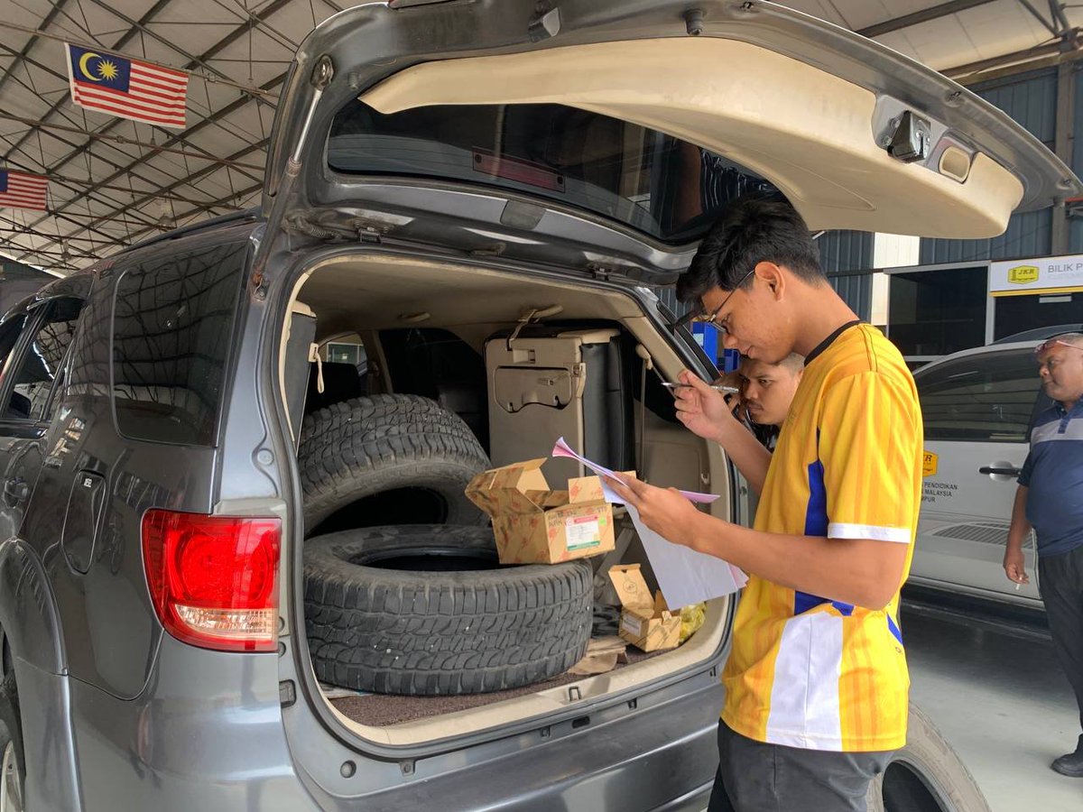 jkrckmintern's tweet photo. Selasa 6/6/2023

-Menjalankan pemeriksaan selepas pembaikan bagi kenderaan Jabatan Pendidikan Negeri Kedah
-Menjalankan pemeriksaan sebelum pembaikan ke atas bas perpustakaan negeri

@EnCiK_JM1
@JKRCKMKedah
#internfebjun2023 
#ckmkedah https://t.co/DJWg1l3aXv