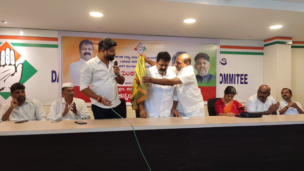 MShashiHegde's tweet photo. ದಕ್ಷಿಣ ಕನ್ನಡ ಜಿಲ್ಲೆಗೆ ಆಗಮಿಸಿದ ಮೀನುಗಾರಿಕೆ ಸಚಿವರಾದ ಶ್ರೀ ಮಂಕಾಳ್ ವೈದ್ಯ ಅವರನ್ನು ಅವರಿಗೆ ಸ್ವಾಗತ ನೀಡಲಾಯಿತು
 ನಮ್ಮ ಕರಾವಳಿ ಪ್ರದೇಶದ ಮೀನುಗಾರ ಸಮುದಾಯ ಎದುರಿಸುತ್ತಿರುವ ವಿವಿಧ ಸಮಸ್ಯೆಗಳ ಕುರಿತು ಚರ್ಚಿಸಲಾಯಿತು.
ನಮ್ಮ ಸರ್ಕಾರ ನಮ್ಮ ಮೀನುಗಾರ ಸಮುದಾಯದ ಕ��್ಯಾಣಕ್ಕಾಗಿ ಕ್ರಮಗಳನ್ನು ಕೈಗೊಳ್ಳಲಿದ್ದಾರೆ https://t.co/S7Ihh5fLvj
