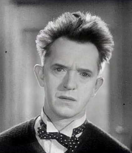 Hats off to Stan Laurel, born on this day 133 years ago. The funniest man who ever lived. youtube.com/watch?v=9BAEJy…