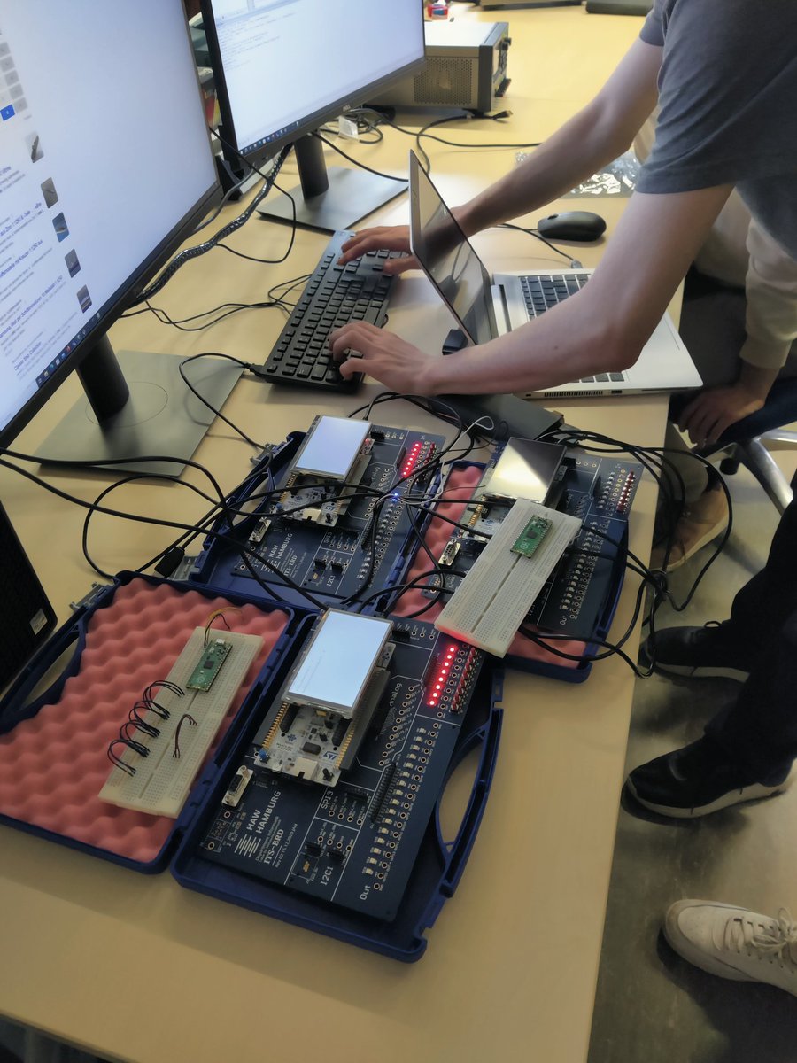 CADS_HAW's tweet photo. Wenn an der @inf_haw_hh im zweiten Semester ITS das Praktikum bearbeitet wird..

#makers https://t.co/vwYvETVwgC