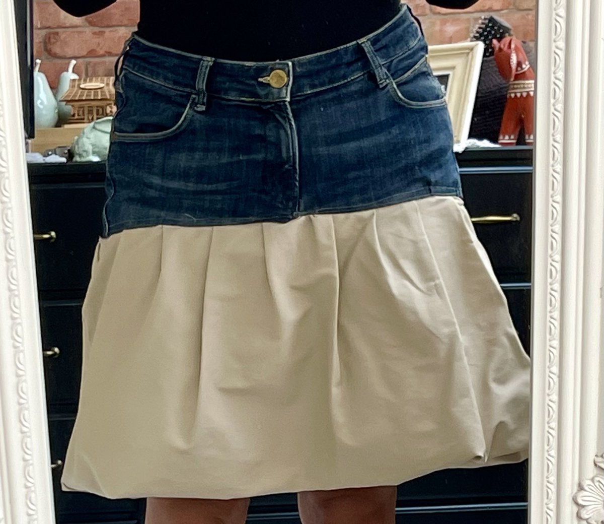 Alik_chat's tweet photo. Uszyłam tymi ręcami 👐pierwszy w życiu #ciuch. Dziewczęta lat 80-tych chyba znajo 😉
Wróci #moda 🤔😏 

Proszę nie pisać, że jest krzywo, bo wiem 🤦🏻‍♀️🫣🤭 https://t.co/cAzAJEKyD0