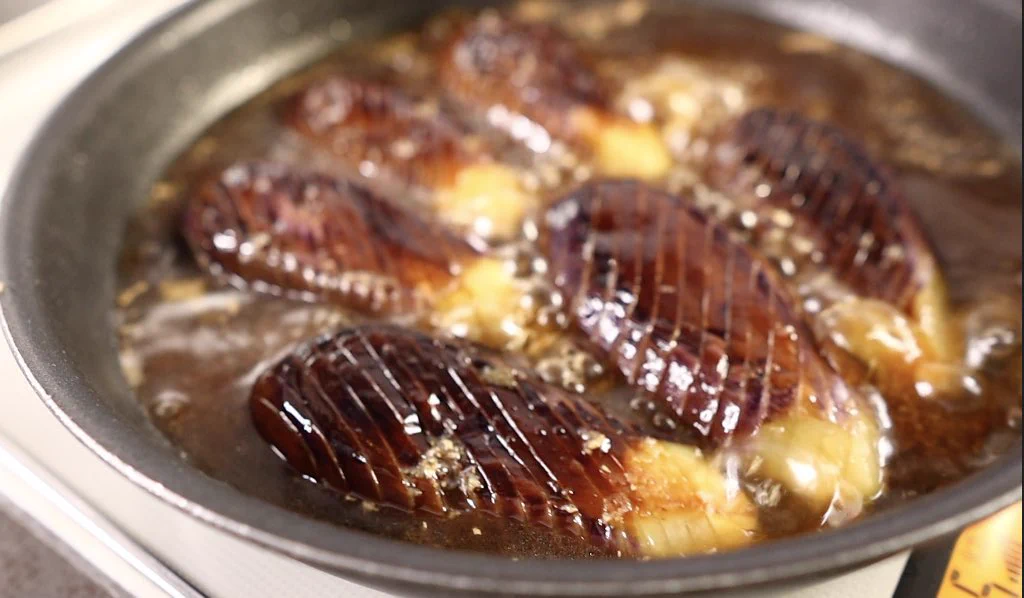 ナスの超簡単レシピ。揚げずに少量の油で作るとろとろの煮浸し。