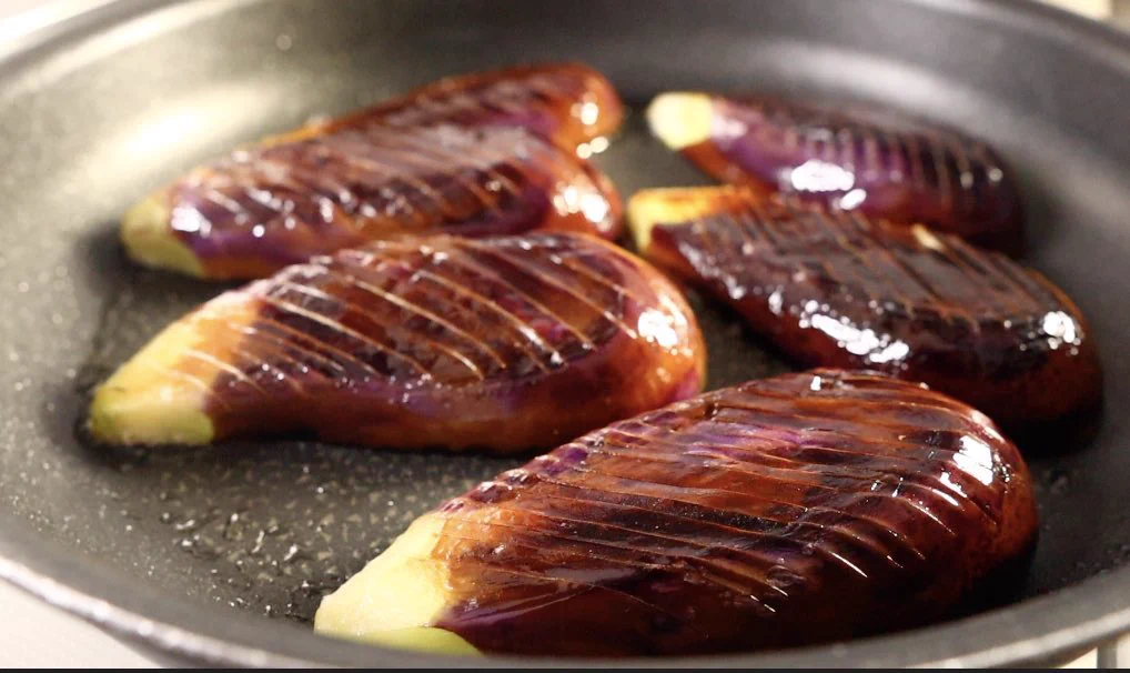 ナスの超簡単レシピ。揚げずに少量の油で作るとろとろの煮浸し。