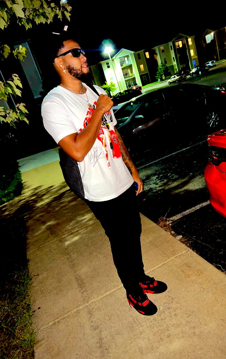 SheLovesCinco (@j__spizzle15) on Twitter photo 