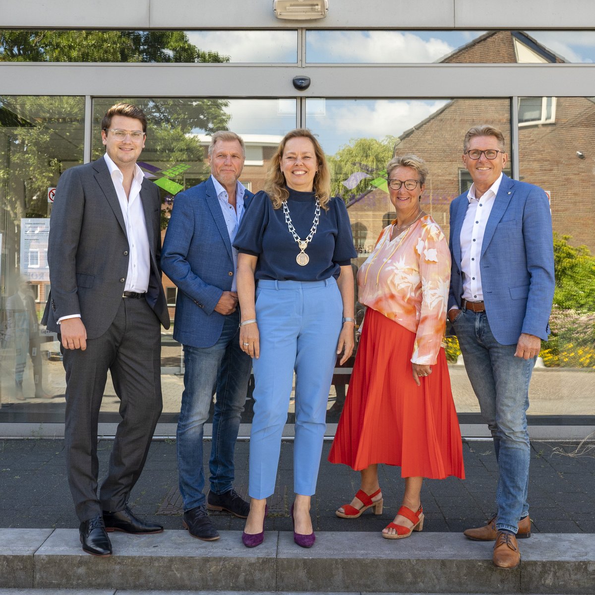 Op vrijdag 23 juni a.s. tussen 17:00 en 19:00 uur vindt de eerste Midzomerborrel op de gemeentewerf in Kaag en Braassem plaats. Omdat het thema dit jaar GROEN is, heet deze borrel dit jaar de ‘Midzomergroenborrel’. 

Lees verder: kaagenbraassem.nl/Inwoners_en_on…