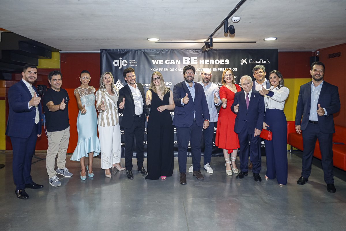 Vicepresidencia Murcia Agosto 2019-Septiembre2023 (@vicepresidenrm) on Twitter photo Comprometidos con el talento joven y el emprendimiento
Disfrutamos del XXIV Premio <a href="/caixabank/">CaixaBank</a> #Jóvenes #Empresarios Héroes que organizó la Asociación de Jóvenes Empresarios <a href="/AJERegionMurcia/">AJE Región de Murcia</a> y la presencia del presidente y la vicepresidenta en funciones <a href="/LopezMirasF/">Fernando López Miras</a> y <a href="/ifranco/">Isabel Franco ❤️🇪🇸</a> 🧵 Comprometidos con el talento joven y el emprendimiento
Disfrutamos del XXIV Premio <a href="/caixabank/">CaixaBank</a> #Jóvenes #Empresarios Héroes que organizó la Asociación de Jóvenes Empresarios <a href="/AJERegionMurcia/">AJE Región de Murcia</a> y la presencia del presidente y la vicepresidenta en funciones <a href="/LopezMirasF/">Fernando López Miras</a> y <a href="/ifranco/">Isabel Franco ❤️🇪🇸</a> 🧵