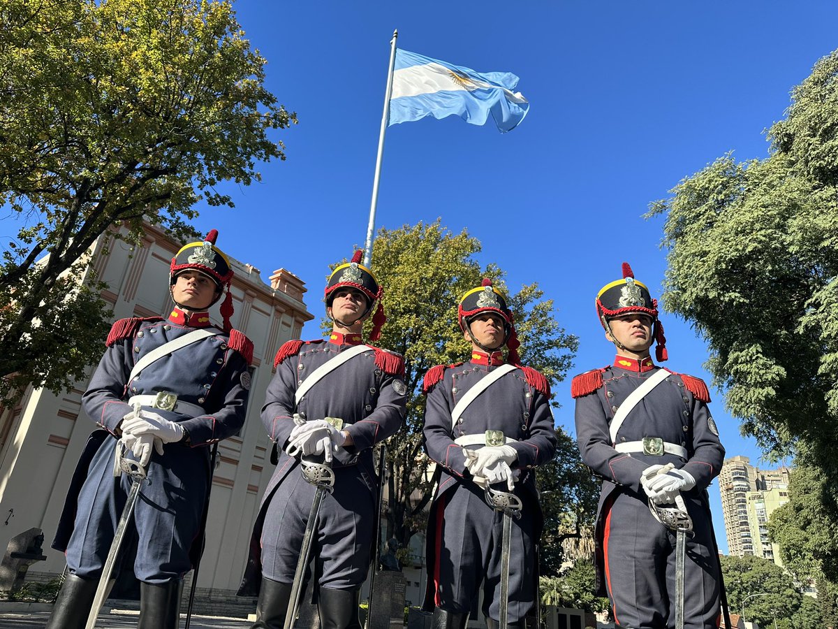 ¡Buen viernes para todos!  🇦🇷 🐴#BuenViernes #FelizViernes    #HerederosDelLibertador #UnRegimientoConHistoria #SomosHistoriaViva #Granaderos