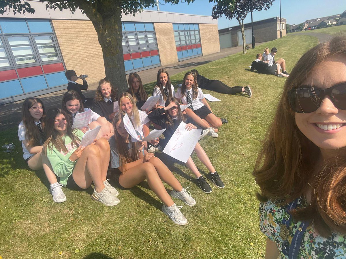 Mrs Gorham’s class are making good use of the lovely weather and have taken their learning outside! They’re working together to look for quotes to use in their upcoming court case for Mary Maloney from ‘Lamb to the Slaughter’ ☀️ #outdoorlearning