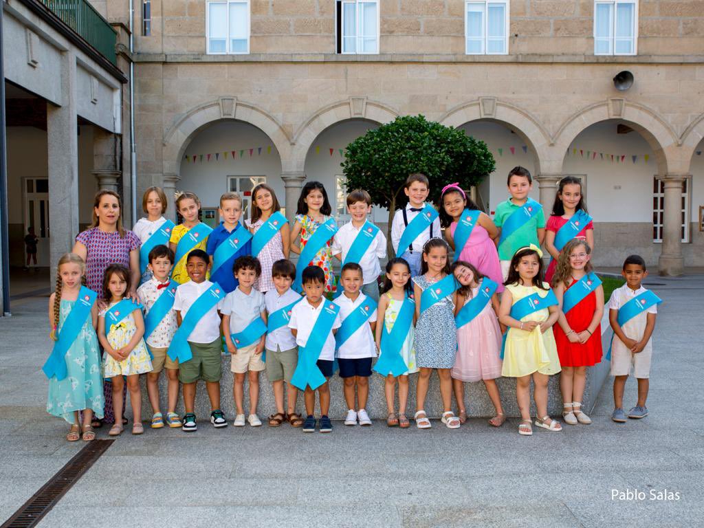 Salesianos_OU's tweet photo. Día de fiesta para los 73 niños y niñas de Educación Infantil que se graduaron en una tarde calurosa. 

¡🅴🅽🅷🅾🆁🅰🅱🆄🅴🅽🅰, 🆈🅰 🆂🅾🅸🆂 🅳🅴 🅿🆁🅸🅼🅰🆁🅸🅰!
👏🏽 🎉@SalesianosSSM https://t.co/gApPtyG1bA