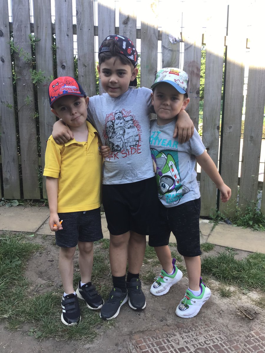 Honeywellnurs's tweet image. Fun outdoors with our friends 😎🌈❤️ #buildingfriendships