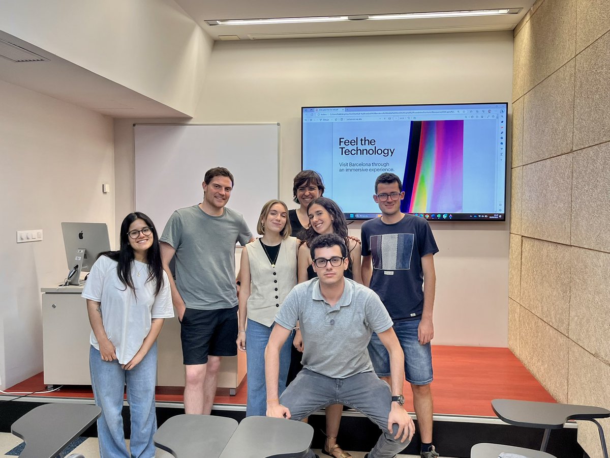 svilajoana's tweet photo. Al Màster en Comunicació Corporativa de @BlanquernaFCRI hem gaudit de l’expertesa i el do de l’@Steleta, #PR Director del @MWCapital, per explicar projectes tecnològics complexos de manera extraordinàriament brillant, clara i empàtica. GRÀCIES, Estel, i gràcies @patriciacoll 📲🔝 https://t.co/4xQd99c2yD