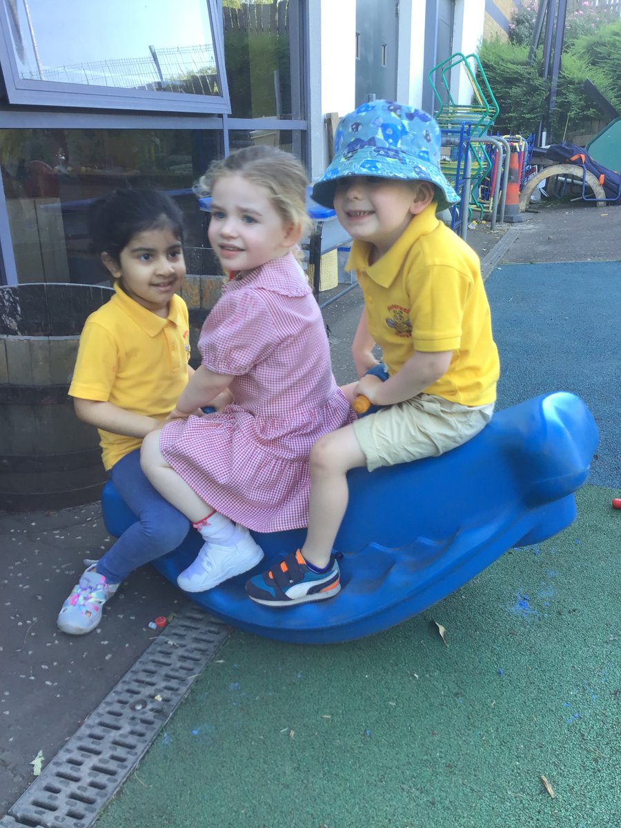 Honeywellnurs's tweet image. Fun outdoors with our friends 😎🌈❤️#buildingfriendships