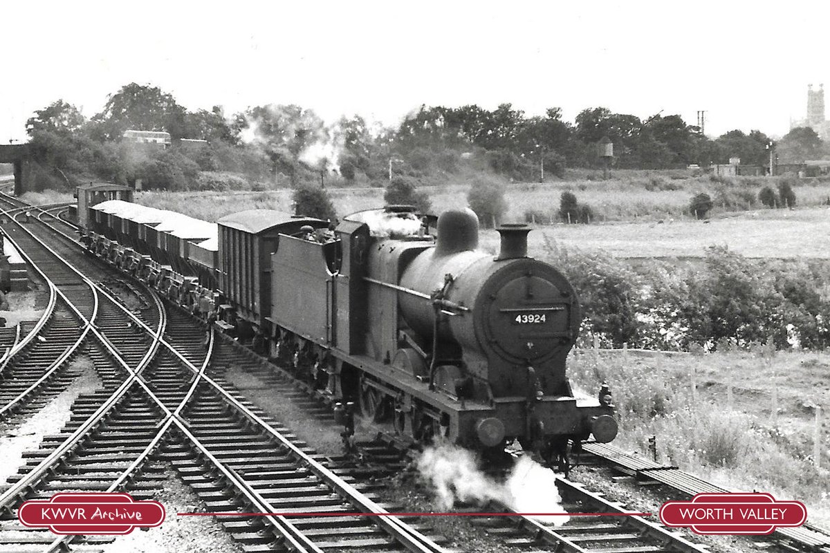 ⭐️Flashback Friday⭐️

Pre-preservation 65 years ago and 43924 LMS 4F runs through Gloucester Over Junction with the 09.15 am Yate to Gloucester Ballast,

📷 01/08/1958 // Mike Jackson // KWVR Archive