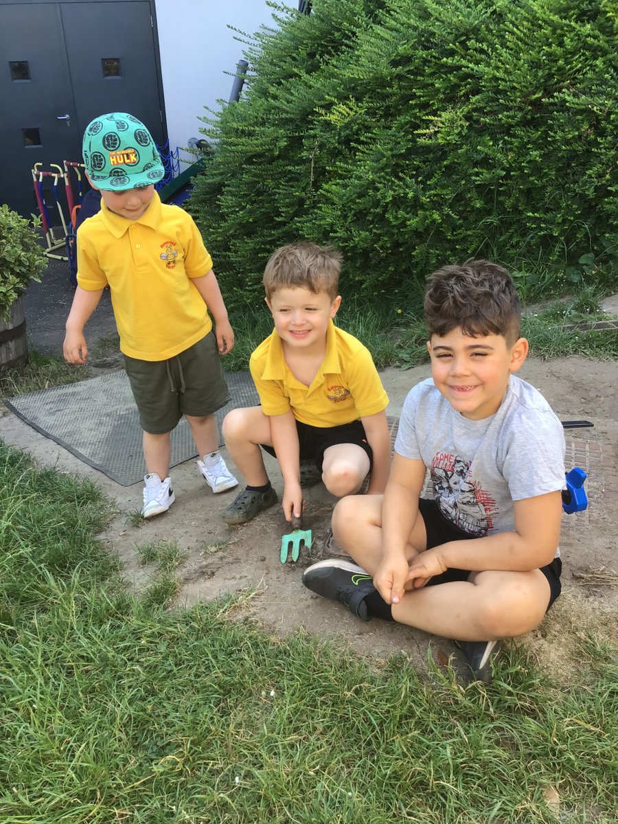 Honeywellnurs's tweet image. Fun outdoors with our friends 😎🌈❤️ #buildingfriendships