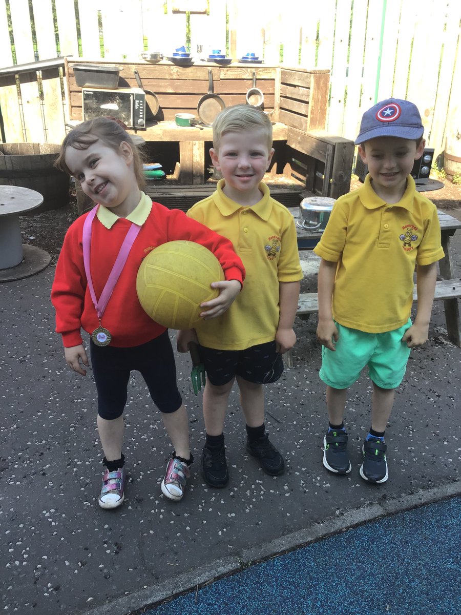 Honeywellnurs's tweet image. Fun outdoors with our friends 😎🌈❤️ #buildingfriendships