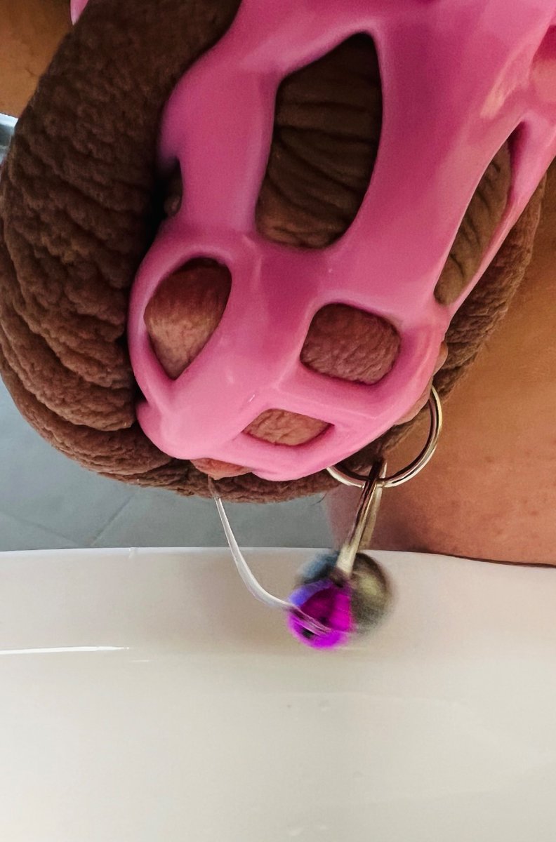 #bdsm #keuschheitsgürtel #chastitybelt #sissy

Guten Morgen Vögelchen.

Ich stoße immer weiter über meine Grenze. Ich kann langsam nicht mehr. Es kribbelt. Es zieht. Ich will raus.

Achtung 🔞🔞👆🔞🔞