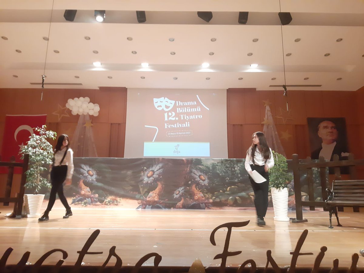 Doğa Koleji 12.Tiyatro Festivalinde Eryaman Kampüsü Drama Kulübü öğrencileri Scapin'in Dolapları adlı oyununu sergilediler. Öğretmenlerimize ve öğrencilerimize teşekkür ederiz 🎭 <a href="/DogaOkullari/">Doğa Koleji</a> <a href="/Cigdem_Kir/">Çiğdem Kır</a> <a href="/ilkay04cakir/">İlkay Çakır</a> <a href="/clkaysem/">Ayşe Çelik</a>