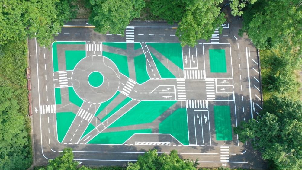 PolitikProLidi's tweet photo. V Holešově vzniklo nové dopravní hřiště 🚴‍♂️

V Americkém parku vybudovalo město Holešov ve spolupráci se spolkem Proud Holešov nové dopravní hřiště pro děti. 🚲

Věřím, že se v budoucnu bude i nadále rozvíjet a budou na tomto hřišti vznikat další prvky silničního provozu.

#hriste https://t.co/KAT7AvwQjw