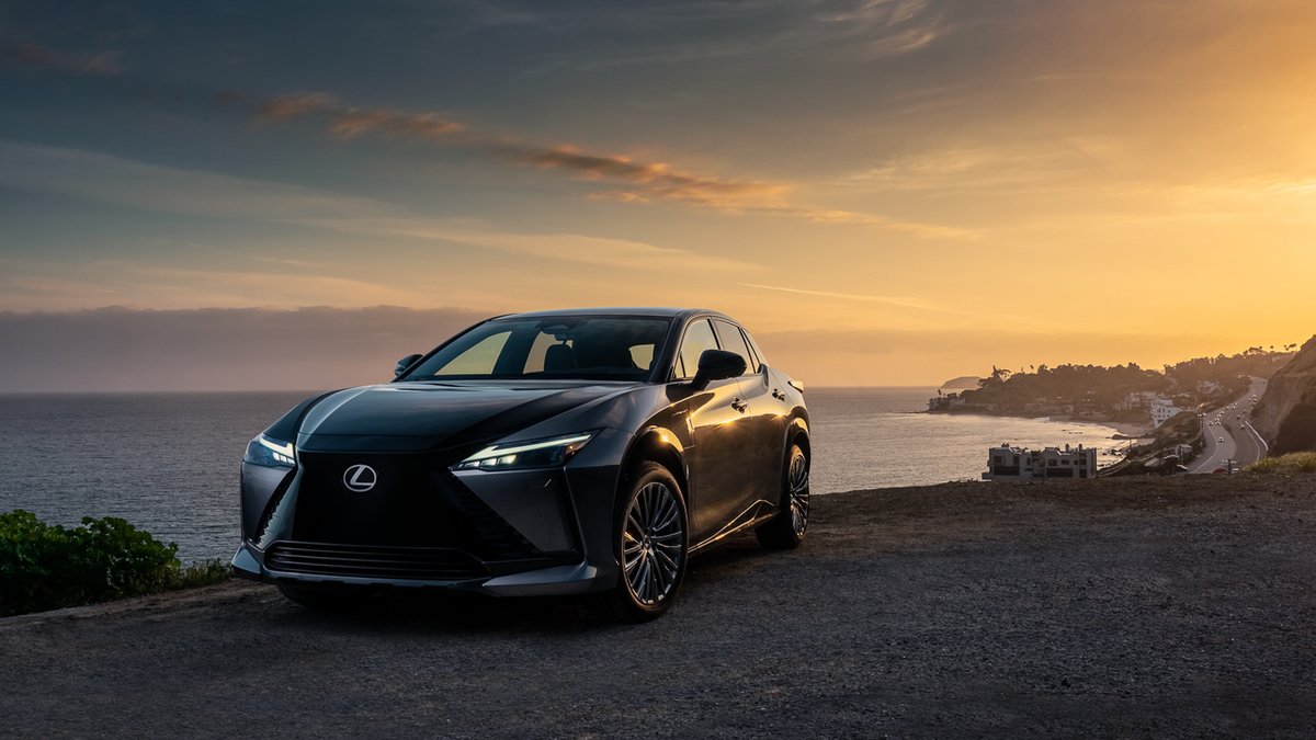 El futuro es nuestro presente: Lexus RZ 100% eléctrico. fal.cn/3z99r #LexusRZ #LexusElectrified