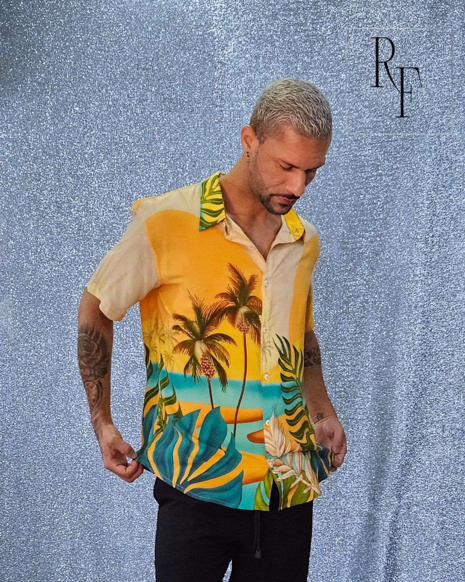 Rofermoda's tweet image. Se você é daqueles que adora um visual colorido e alegre, então vai amar nossa nova camisa estampada por do sol! Com cores vibrantes e um visual único, essa peça é perfeita para quem quer se destacar sem abrir mão do conforto.
