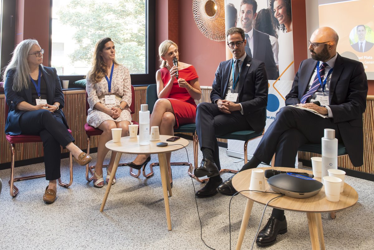ESAEeu's tweet photo. 2) We've unveiled the results of our #AssociationLeadershipSurvey, the outcome of months of work with @MavenceGlobal🌟
Many thanks to Rafael Plata, @AnnaKoj &amp; our wonderful speaker for sharing their insights during this session. Access the report now 👉https://t.co/UMv86vAwrk https://t.co/5VHW2ghL6w
