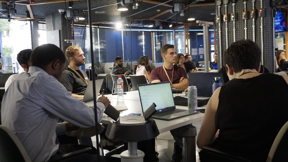 esadeEEI's tweet image. On the last day of the #eWorksBootcamp23 Davide Rovera (Esade & eWorks) led a workshop on validation & #LeanStartup empowering & enabling our participants to validate their ideas efficiently and make data-driven decisions.
Time to validate and iterate! #ValidationProcess