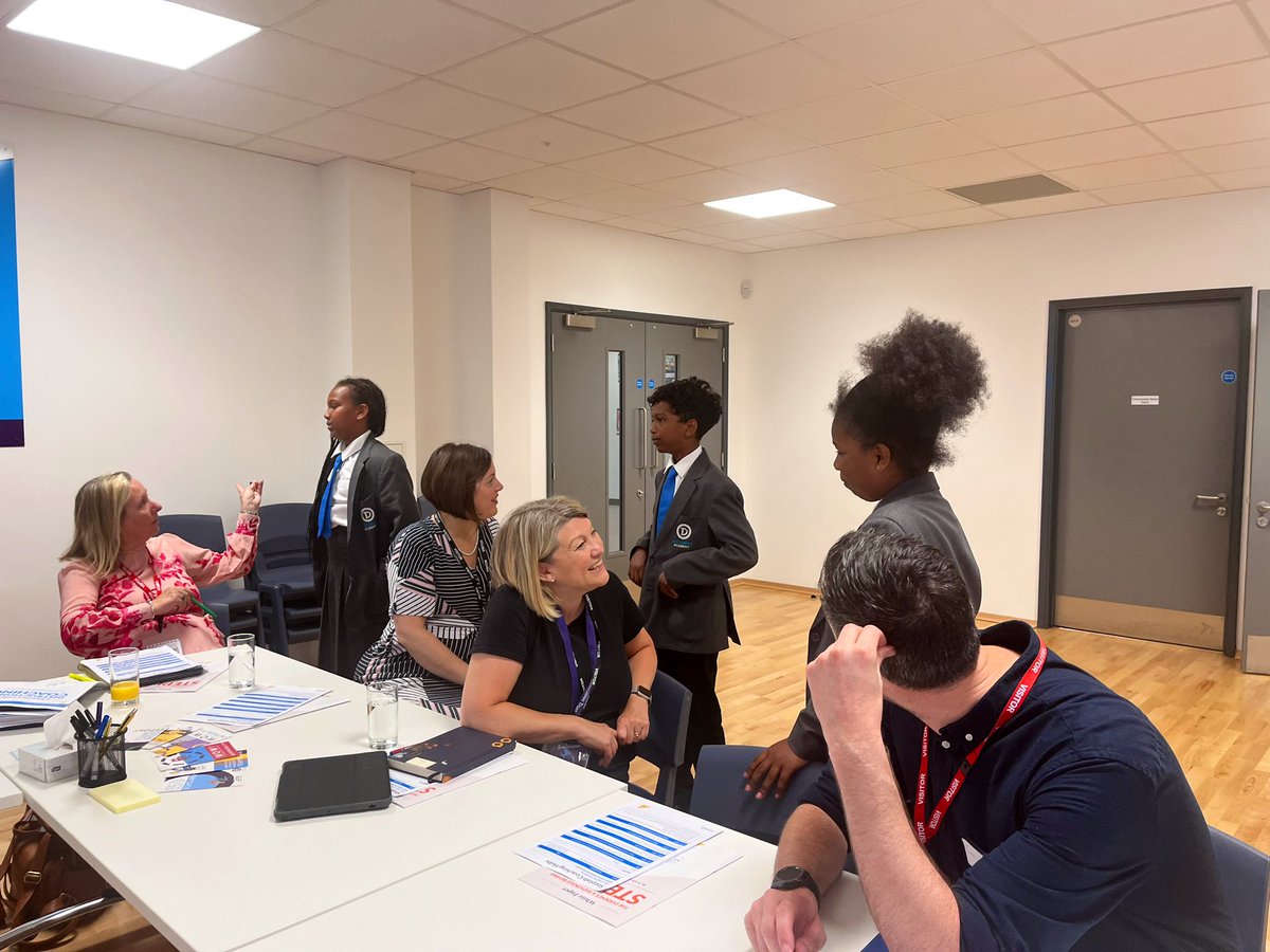 1DegreeAcademy's tweet image. Excited to be kicking off our second hub visit with @Steplab_co Big shout out to amazing Year 6 ambassadors who started the day with a meet and great #Ambassador #Coaching #StepLab #CPD